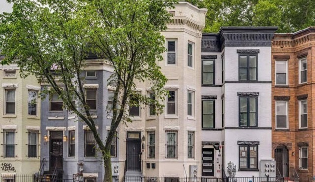 Explore the Vibrant Neighborhood of NoMa! 2-Level Spacious Rowhouse!