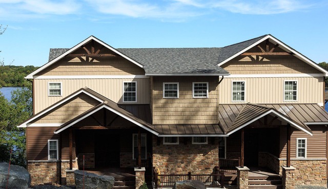 EXQUISITE LAKEFRONT "EAGLE'S NEST LODGE DUPLEX"