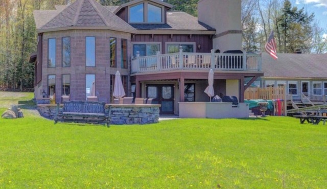 Fabulous 3 bedroom lake front home in Mayfield NY with central AC