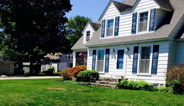 Family Cottage Steps from the Beach!