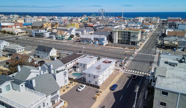 Family Fun! 2 Blocks to Famous Boardwalk & Beach. 3Br/2Fb. 4 Adults + Kids