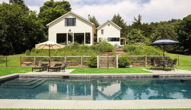 Farmhouse Secluded Under 10 mins to Hudson NY