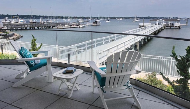 Fathoms Hotel & Marina