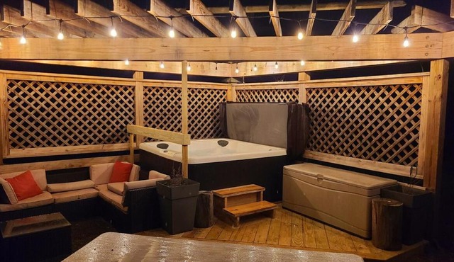 Finger Lakes Retreat! Hot tub, SAUNA and Country Views!