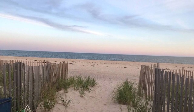 Fire Island Gem Close to the Beach