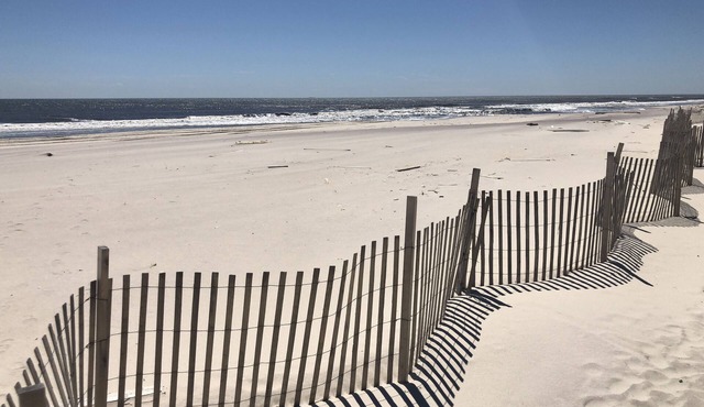 Fire Island Pines 2 bed/2.5 bath w/ocean views, heated pool, bonus cabana room