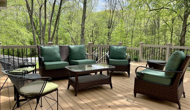 Fireplace + Fire Pit + Shaded Deck in Simpson