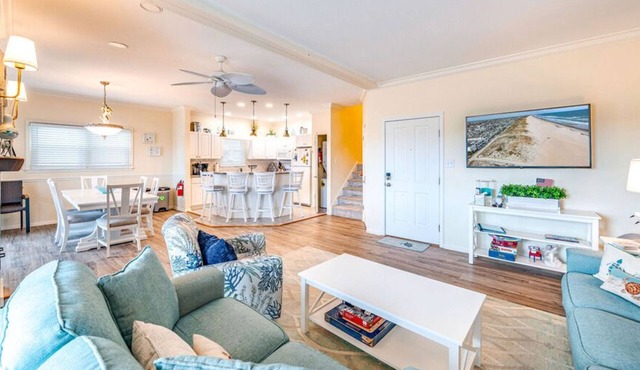 First-Floor Beachfront 4BR, Dog-Friendly-Sleeps 12 w/Deck, Grill & Beach Cart!