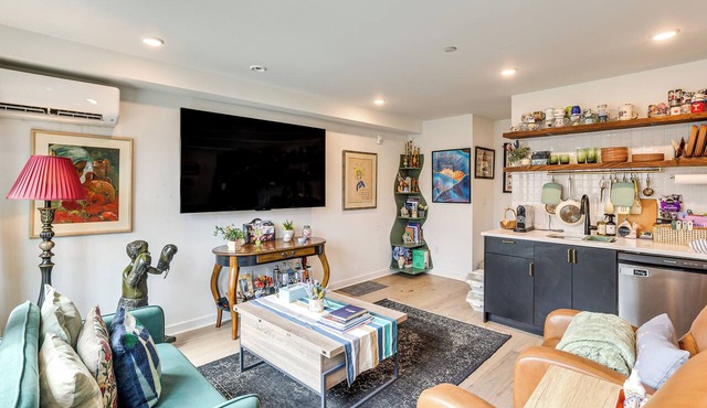 Fishtown Condo w/Parking, Pets Welcome!