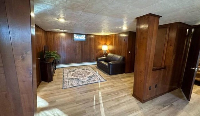 For 30 days and up. Spacious 4-bedroom house in awesome Wayne. 20 min to NYC.