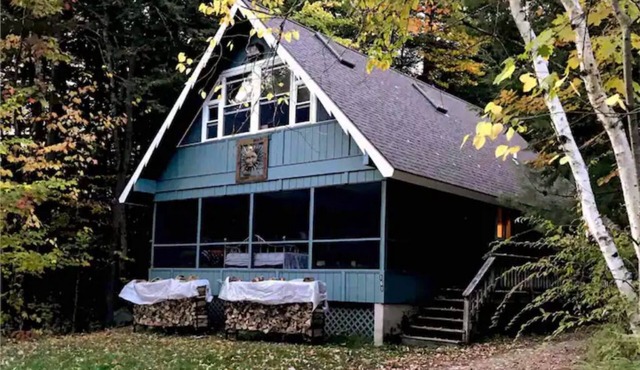 Four Bedroom Lakehouse on Winnepesaukee. Waterview, beach, and lots of parking.