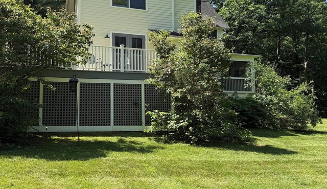 Four Bedroom Lake House in Monterey with private dock - Dog Friendly