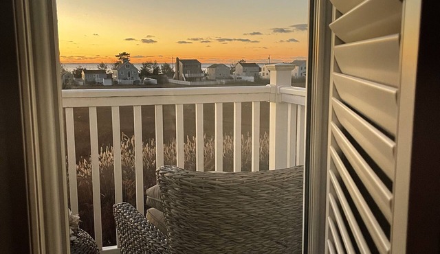 Fresh, Airy Townhome next to Pilot's Point Marina with Long Island Sound Views