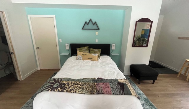 Fresh and bright studio space close to trails and the highway. Pet friendly. in Squamish