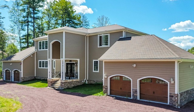 Frontlake Luxury Pocono Mansion
