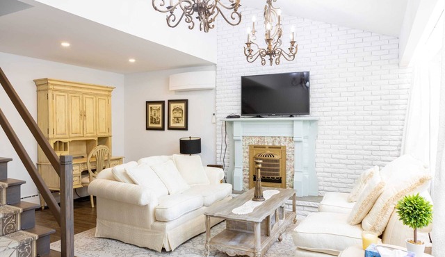 Fully Private 3 bdrm Suite The Winchester in Burlington