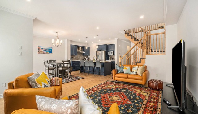 Furnished 4 Bedroom House in Ottawa sleeps 8