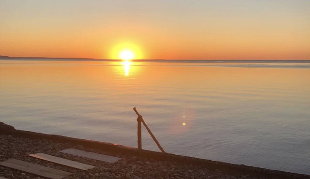 Georgian Bay Waterfront Cottage w/Private Beach, Firepit, Family Friendly Cozy!