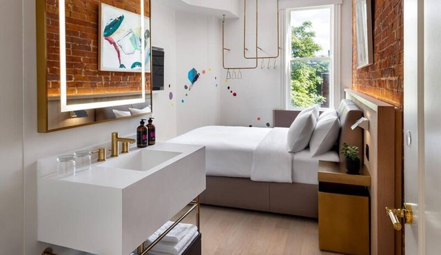Gladstone Hotel & Suites