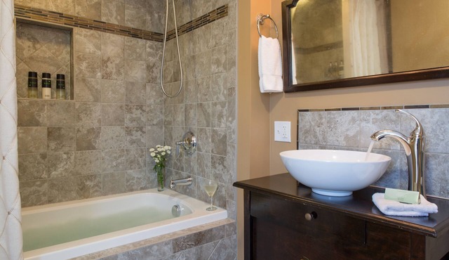 Golden Stage Inn B&B
