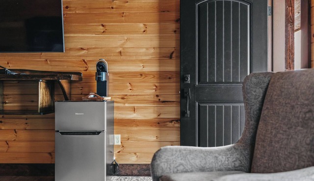 Golf, Outdoor Bar, Restaurant - The Timber Cabin in Tully