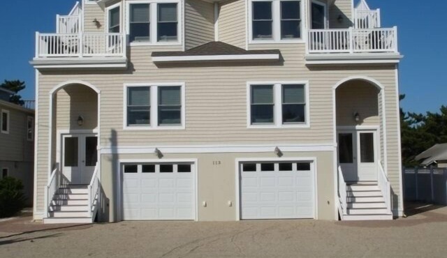 GOOD WEEKS STILL OPEN 6 Houses to Beach Pingpong,Foosball,Beach badges & chairs