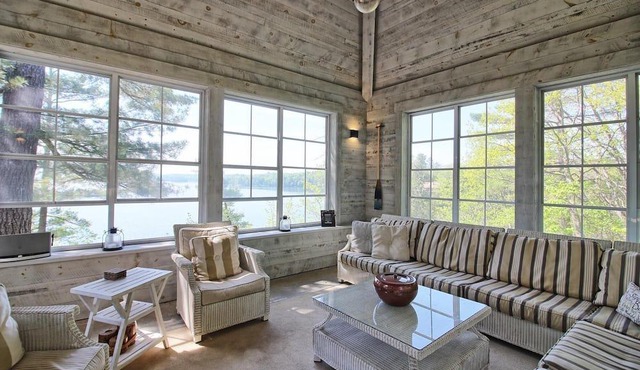 Gorgeous 6 Bed, 5 Bath Family Cottage on Lake Rosseau with new Boathouse!