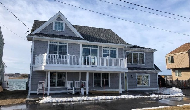 Gorgeous beach house with front to back views!