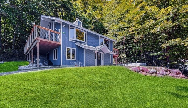 Gorgeous cabin with mountain views, near gondola & nature - walk to ski slopes