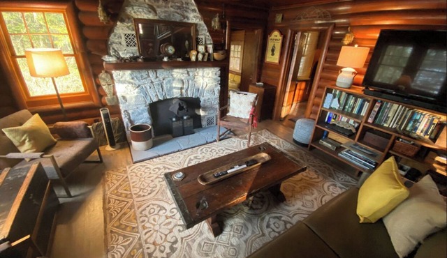 GORGEOUS CATSKILLS LOG CABIN