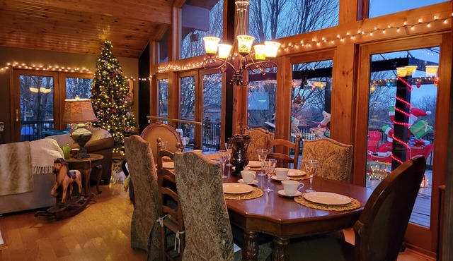 Gorgeous Home to create Unforgettable Memories, Private tranquil Farm, Pool,Pets