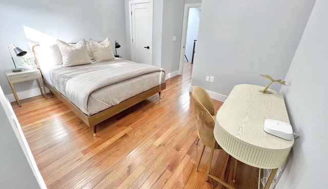 Gorgeous NEW Townhouse minutes NYC*3baths*Parking* Fast Wifi
