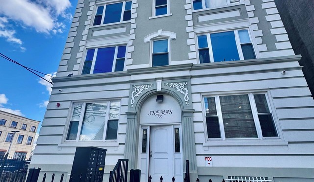 Grand Deluxe 1BR Penthouse near Newark Airport