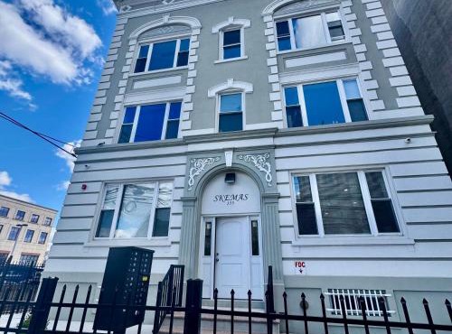 Grand Deluxe 1BR Penthouse near Newark Airport BS1