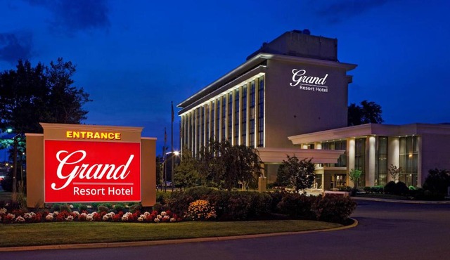 Grand Laurel Hotel