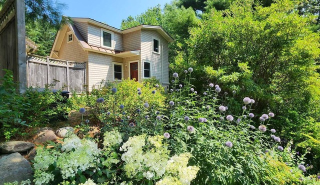 Grapevine Cottage-Charming 1-Bedroom Retreat Near Acadia National Park