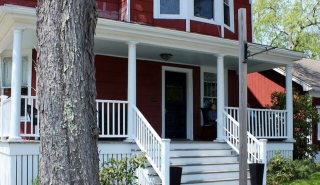 Great for groups! Walking distance to Downtown Boothbay Harbor