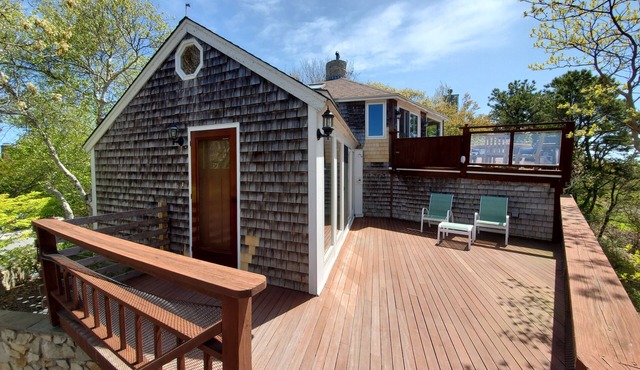 Great location near town & beaches in West End quiet neighborhood Dog friendly!