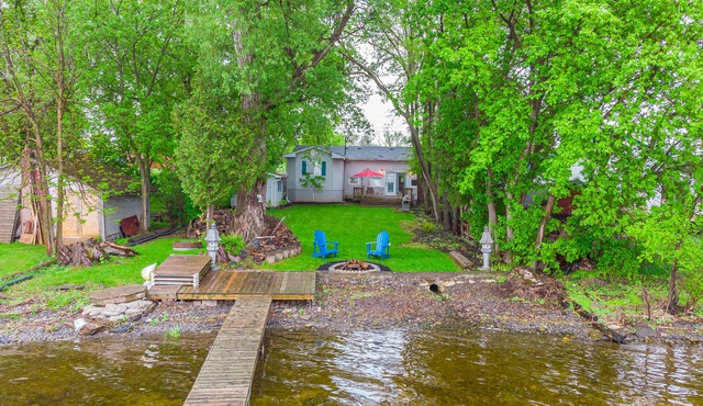 Great Sunset Waterfront Cottage.