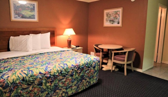 Great Value, Quality Stay! Pets are Welcome, With Free Parking Onsite! in Beeville