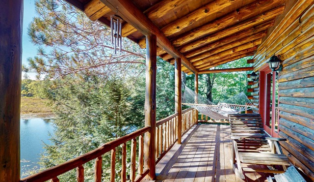 Great Winnipesaukee Log Home for 12
