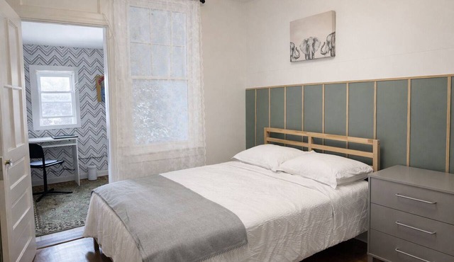 Green Private Room in 3BD townhouse in DC with AC