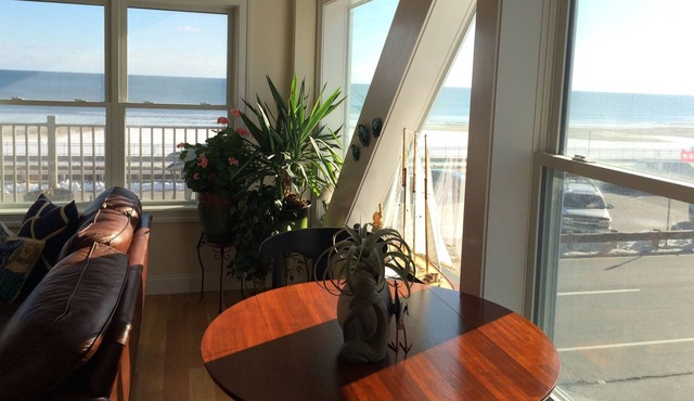 Hampton Beach Ocean Front - Beautiful Unobstructed Views Of Beach & Ocean