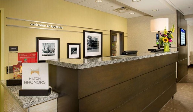 Hampton Inn & Suites - Buffalo Airport