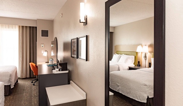 Hampton Inn & Suites Newark Airport Elizabeth