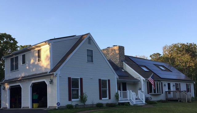 Harwich Cape Cod, 4 Bedroom 2 Bathroom House, Pool, Hot Tub, A/C Large Backyard
