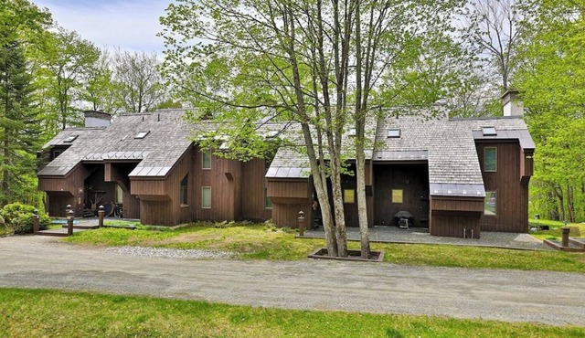 Hawk Mountain retreat near Okemo with wifi, washer/dryer & deck