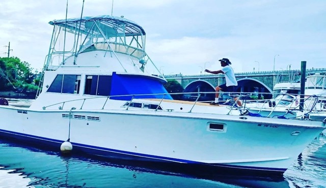 Heart of Providence - 42 ft. Heated House Boat