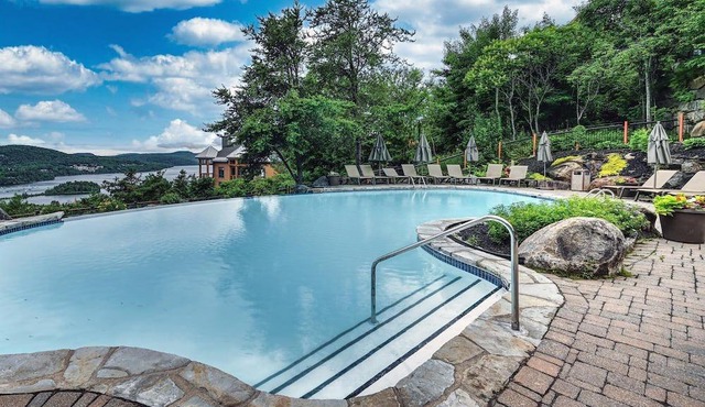 Heart of Tremblant with Pool, Hot Tub and Beach Access in Mont-Tremblant