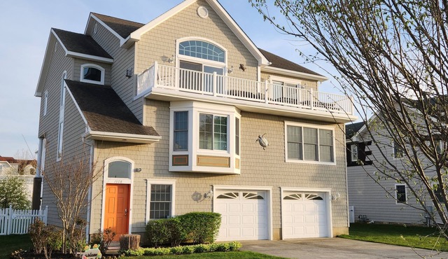 Henry's Hideaway-Cape May- 2.5 blocks to beach- 5 BR- Elevator in Cape May